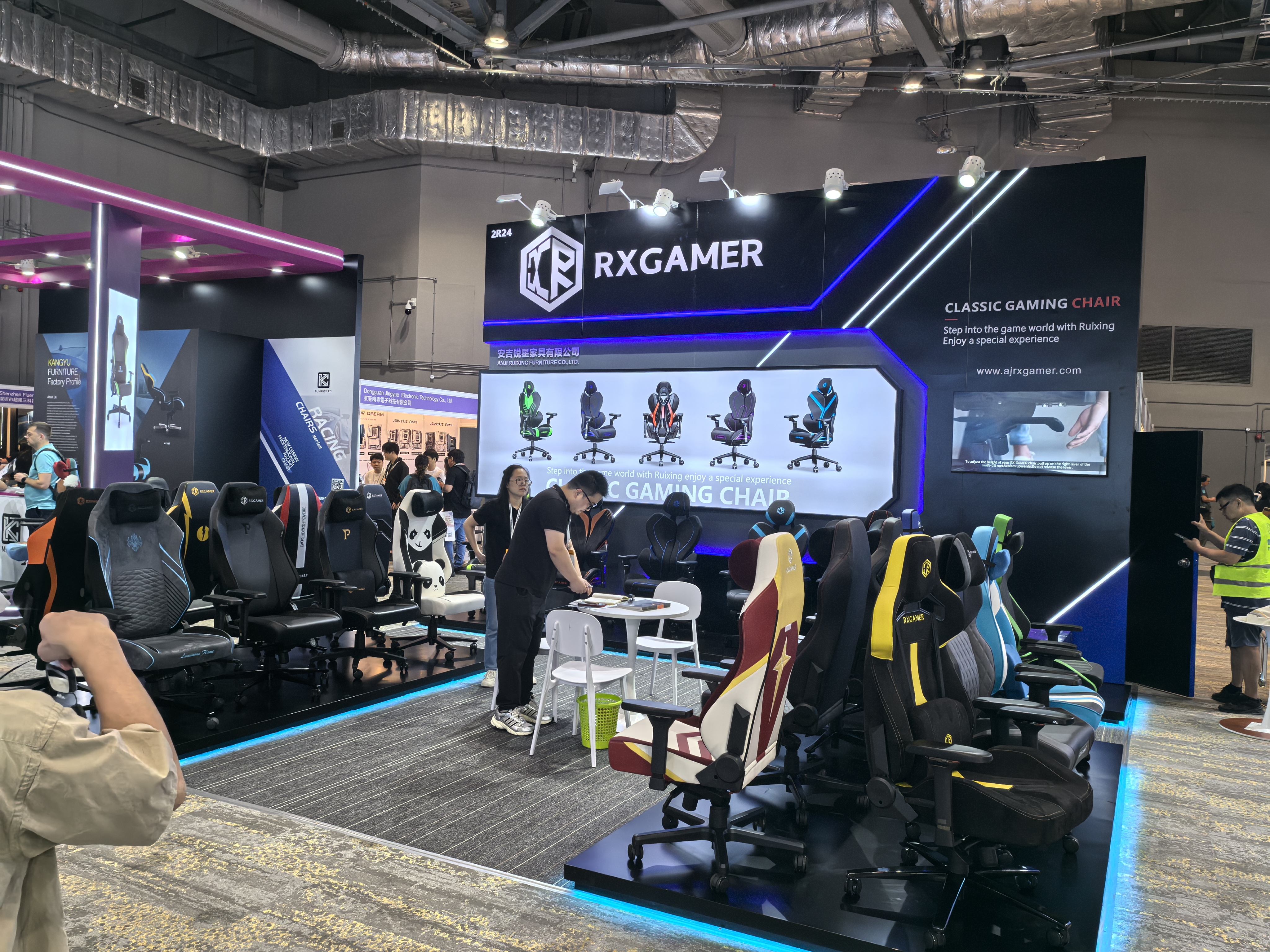 Troscán Anji Ruixing Shines ag Aonach Leictreonaic Hong Cong (Fómhar) le Rath Mhór